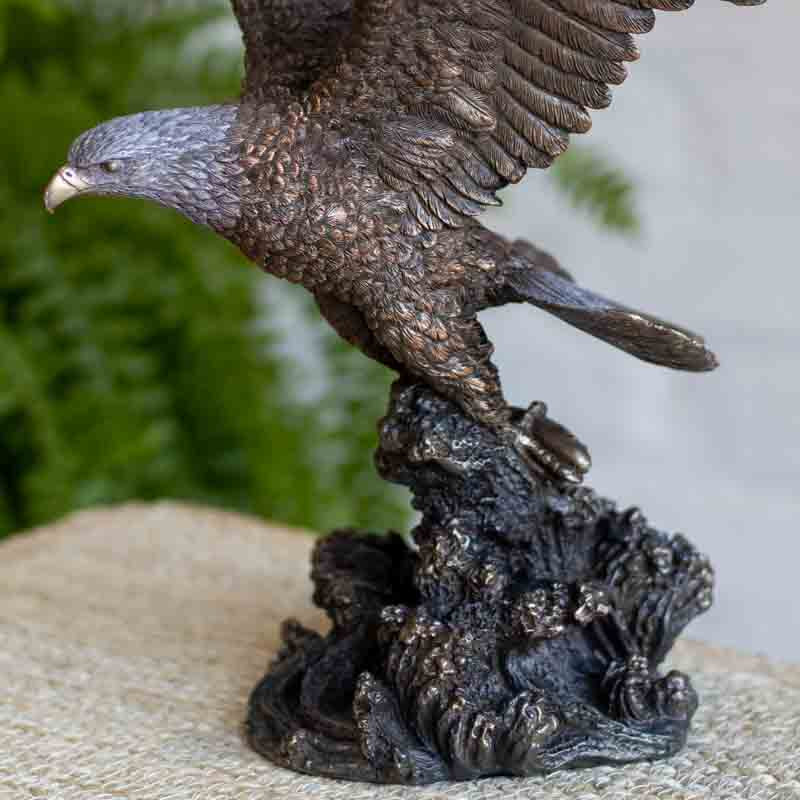 Estatueta Decorativa de Águia Voando 35cm aguia,animais,eles,estatuetas,mistico,realista,veronese
