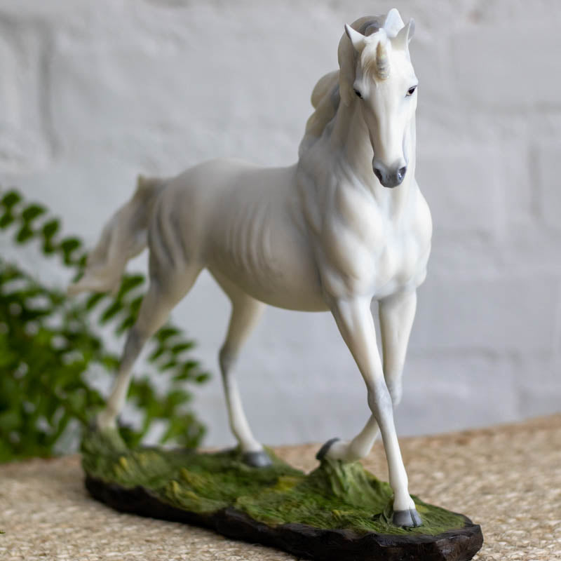 estatueta-escultura-unicornio-branco-objetos-decorativos-decoracoes-resina-veronese-design-loja-presentes-especiais-07
