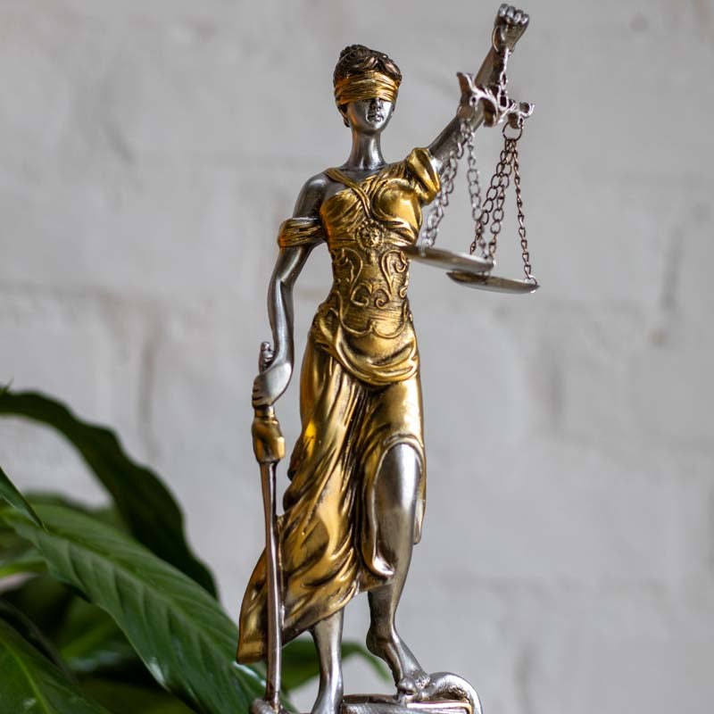 A04119-estatua-decorativa-prateada-dourada-modelada-resina-mitologia-grega-deusa-justica-divindade-lei-loja-decorzen-006