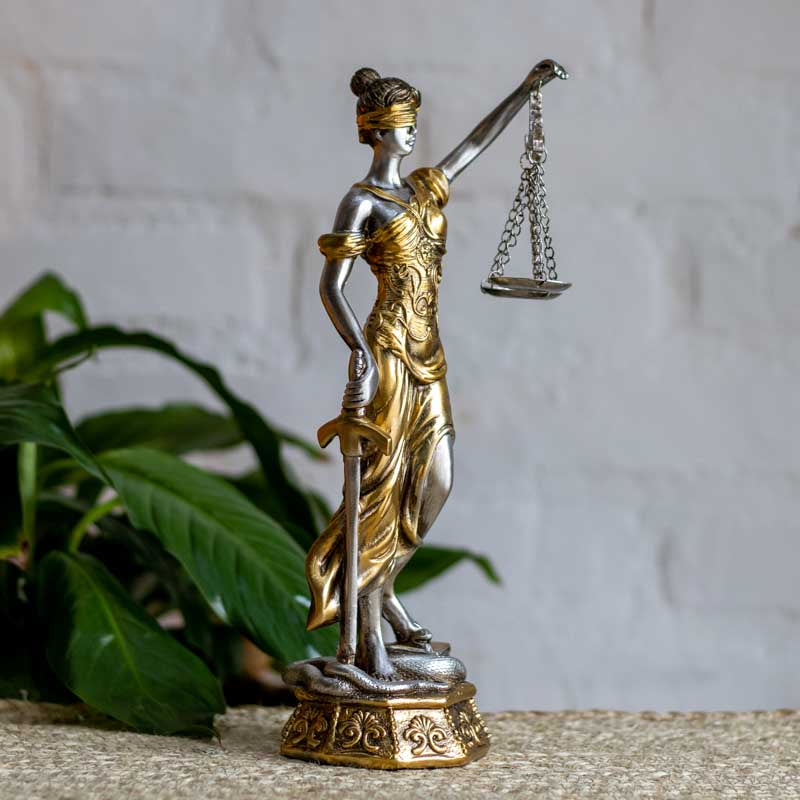 A04119-estatua-decorativa-prateada-dourada-modelada-resina-mitologia-grega-deusa-justica-divindade-lei-loja-decorzen-009