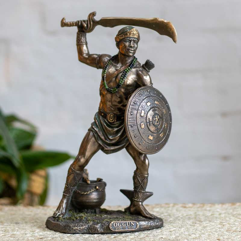 escultura-estatueta-veronese-design-loja-objetos-decorativos-presentes-orixas-oggun-ogun-resina-02