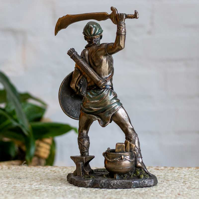 escultura-estatueta-veronese-design-loja-objetos-decorativos-presentes-orixas-oggun-ogun-resina-06