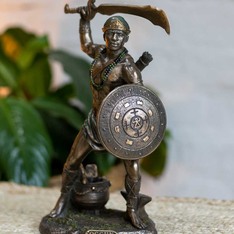 escultura-estatueta-veronese-design-loja-objetos-decorativos-presentes-orixas-oggun-ogun-resina-07