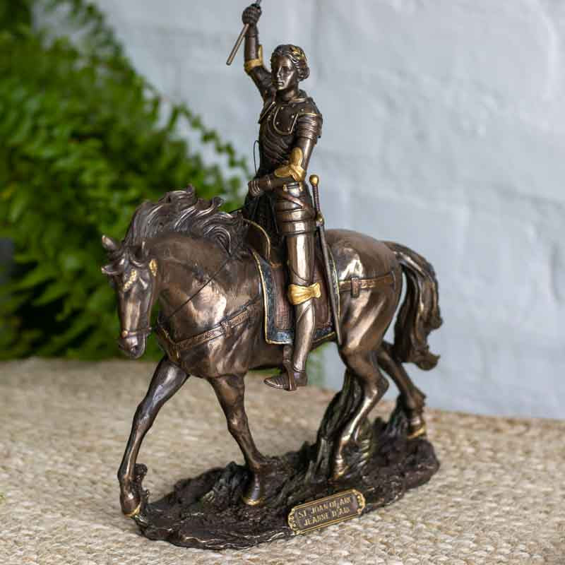 escultura-estatueta-enfeite-casa-objetos-decorativos-presentes-zen-veronese-design-joana-darc-28cm-06