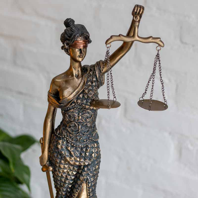 estatueta-decorativa-modelada-resina-bronzeada-deusa-grega-dama-justica-lei-enfeite-direito-loja-decoracao-decorzen-002