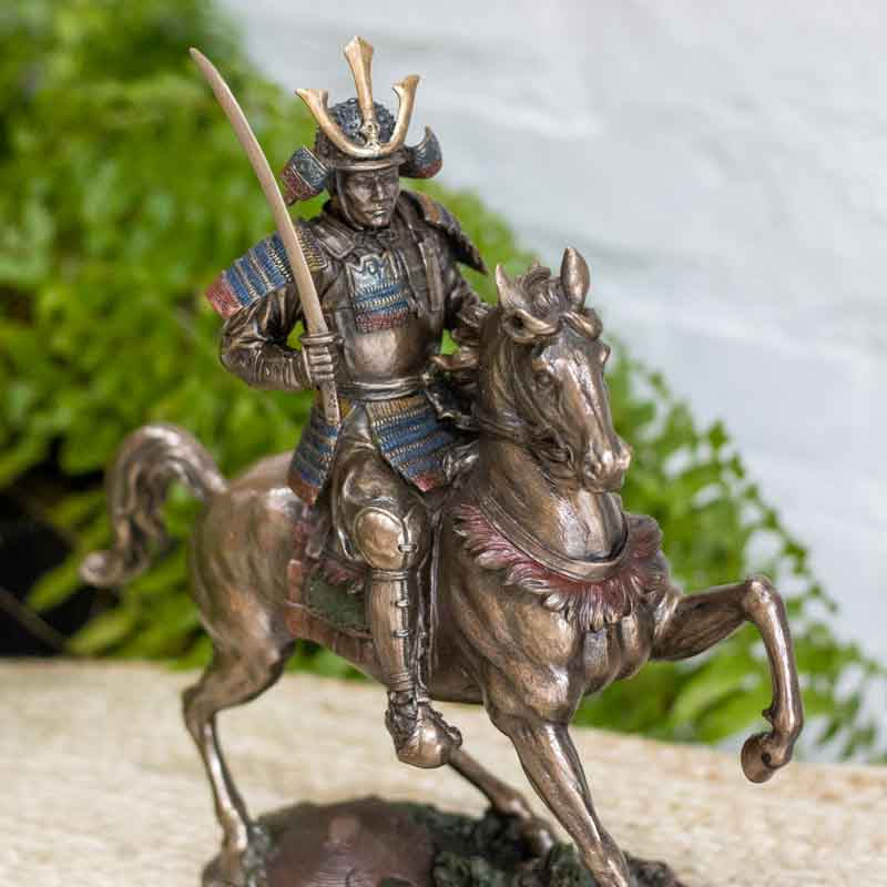 Estatueta Decorativa Samurai no Cavalo em Resina enfeite presente Guardiões / Guerreiros animais,eles,estatuetas,guerreiro,oriental,outras,samurai,veronese